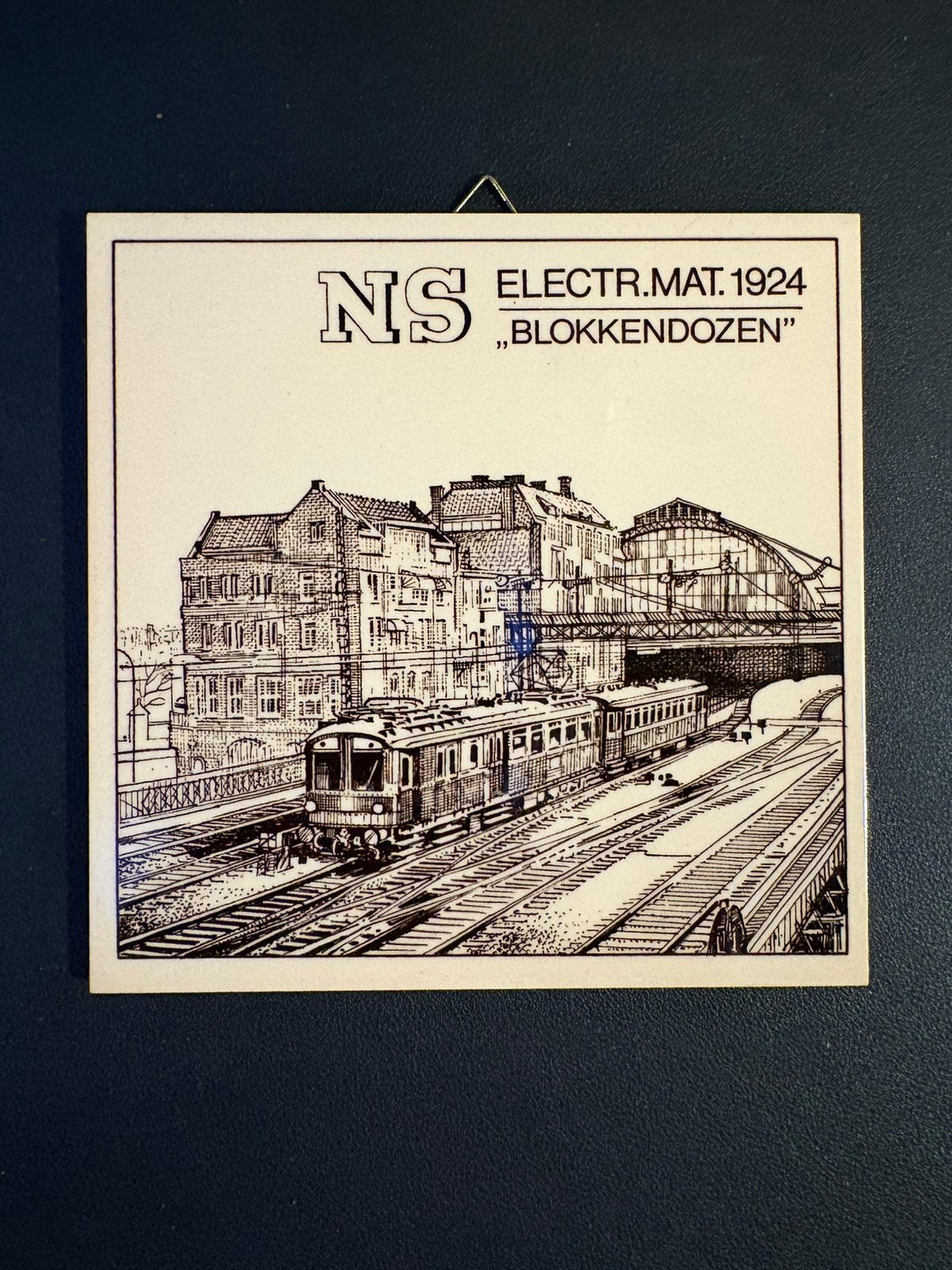Tegeltje ‘NS electr. mat. 1924 blokkendozen’, Ophalen of Verzenden, Zo goed als nieuw, Trein
