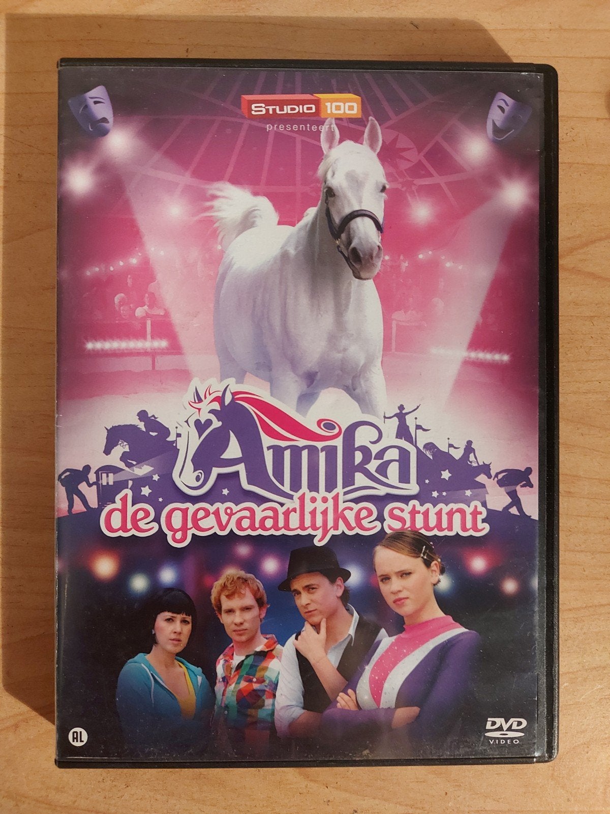 Amika de Gevaarlijke Stunt - Studio 100, Alle leeftijden, Ophalen of Verzenden, Zo goed als nieuw