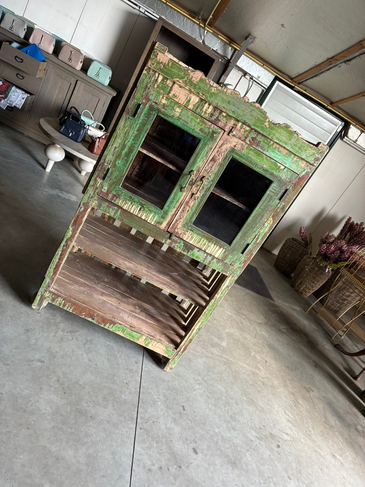 Boho kast, Ophalen