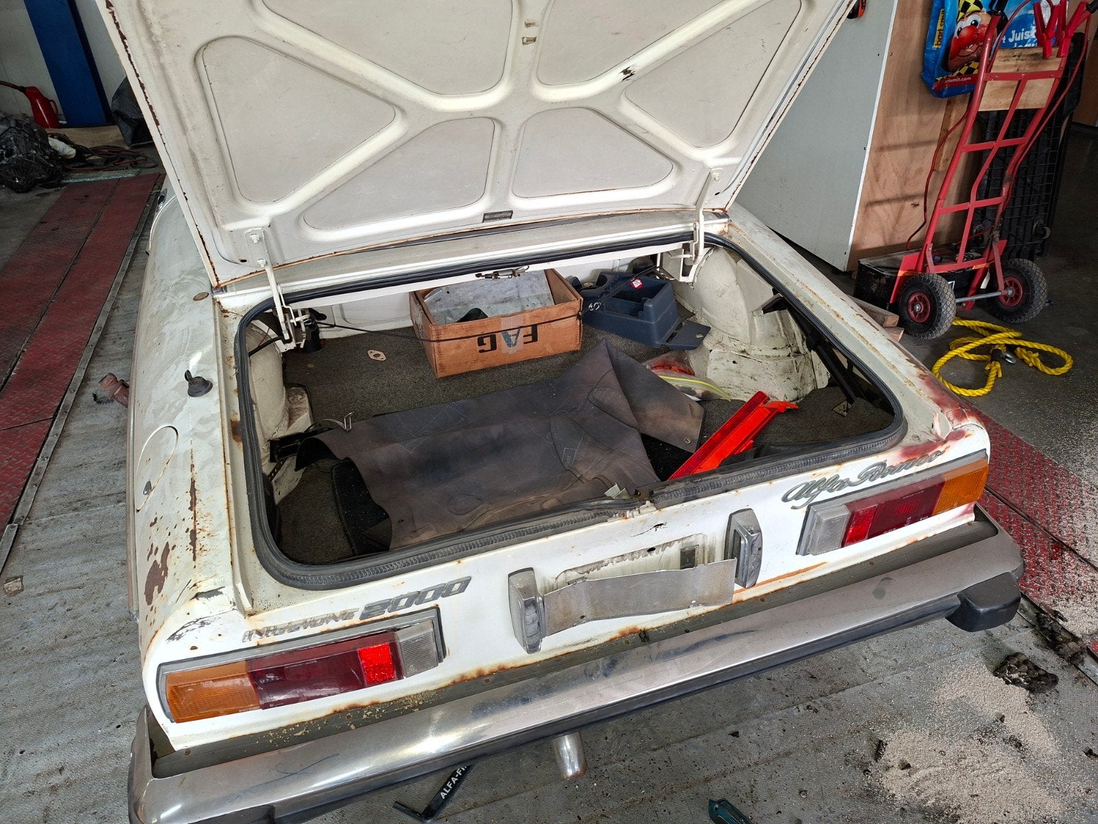 Te koop oldtimer Alfa spider project., foto 10
