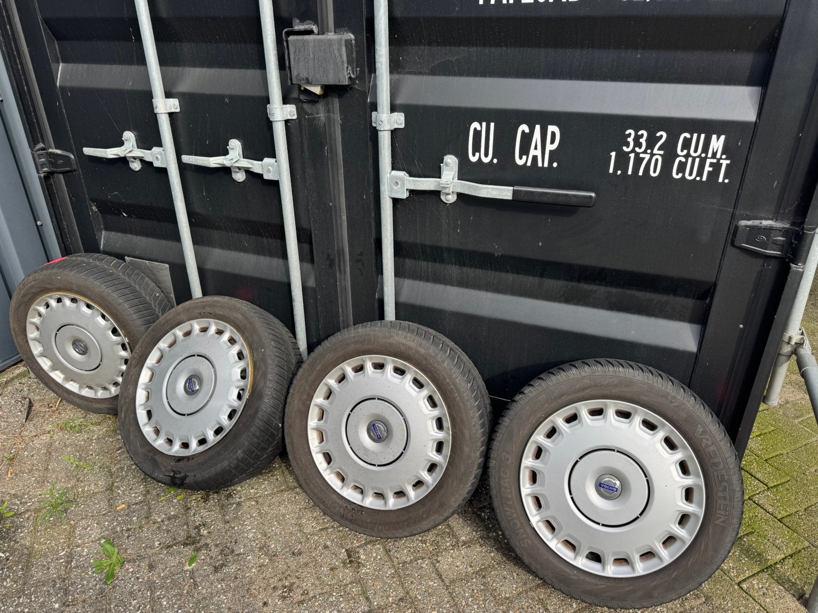 4x Vredestein winterbanden 205/55 R16 + Volvo velgen, Auto diversen, Auto-accessoires, Ophalen of Verzenden, Zo goed als nieuw