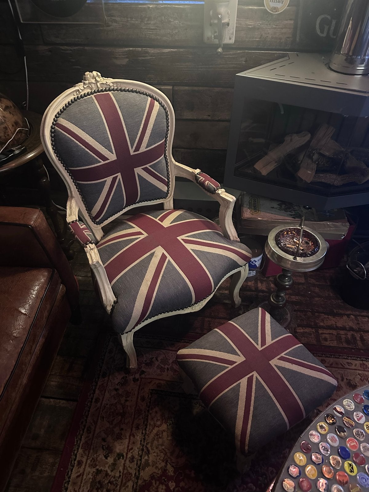 Vintage Oud Engelse Fauteuil met voetenbankje - Union Jack, Huis en Inrichting, Fauteuils, Ophalen, Gebruikt, Hout, 75 tot 100 cm