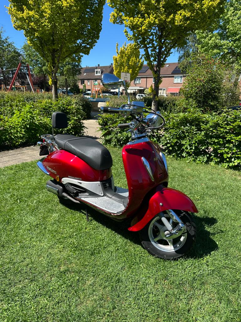 Killerbee Custom scooter, zeer netjes, Fietsen en Brommers, Zo goed als nieuw, Benzine, Ophalen, Overige merken