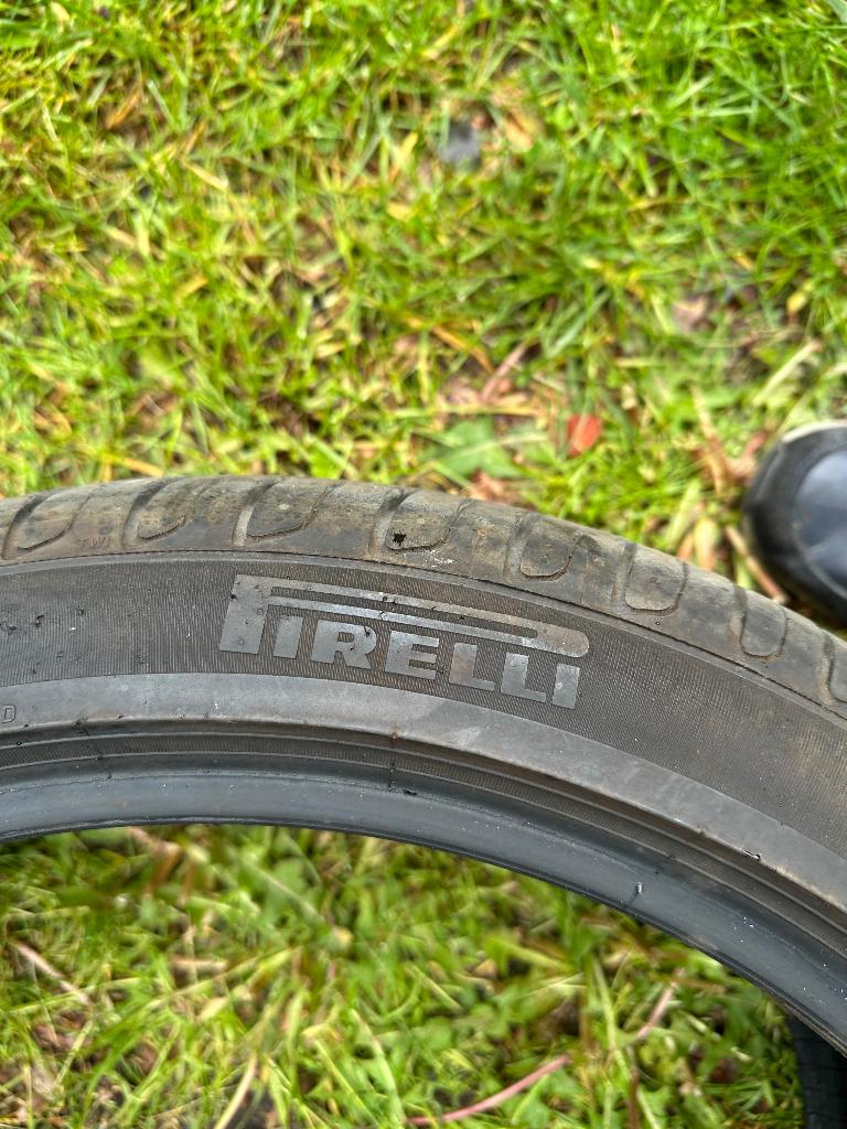 Zomerbanden Pirelli 235/40 R19, Gebruikt, 235 mm, Band(en), Personenwagen