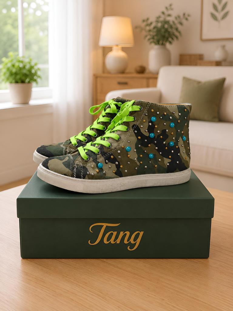 Camouflage High-Top Sneakers – Neon Groene Veters – Maat 37, Nieuw, Ophalen of Verzenden, Sneakers of Gympen, Groen