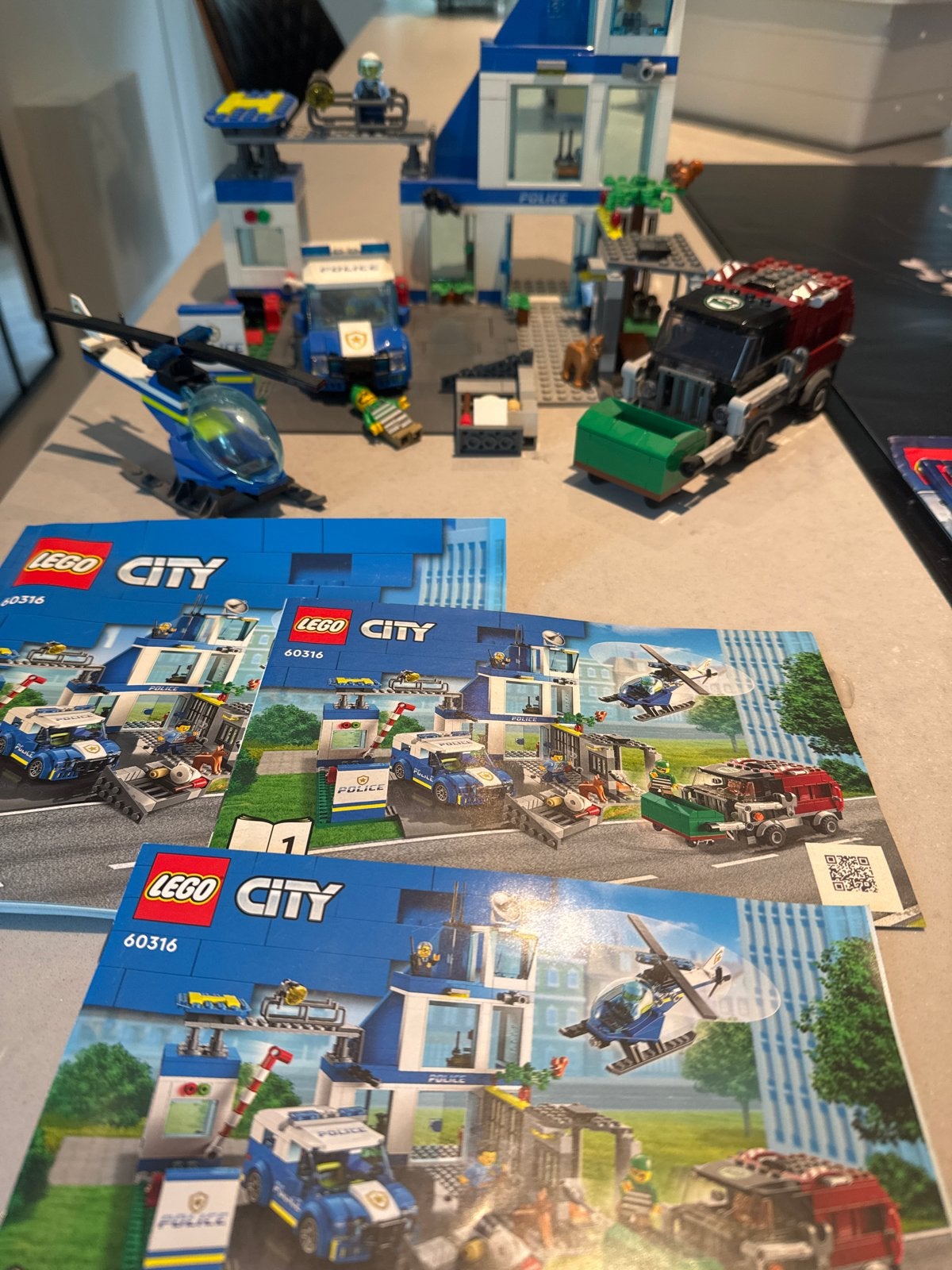 Lego City Politiebureau 60316 - Complete Set, Kinderen en Baby's, Speelgoed | Duplo en Lego, Lego, Ophalen of Verzenden, Compleet