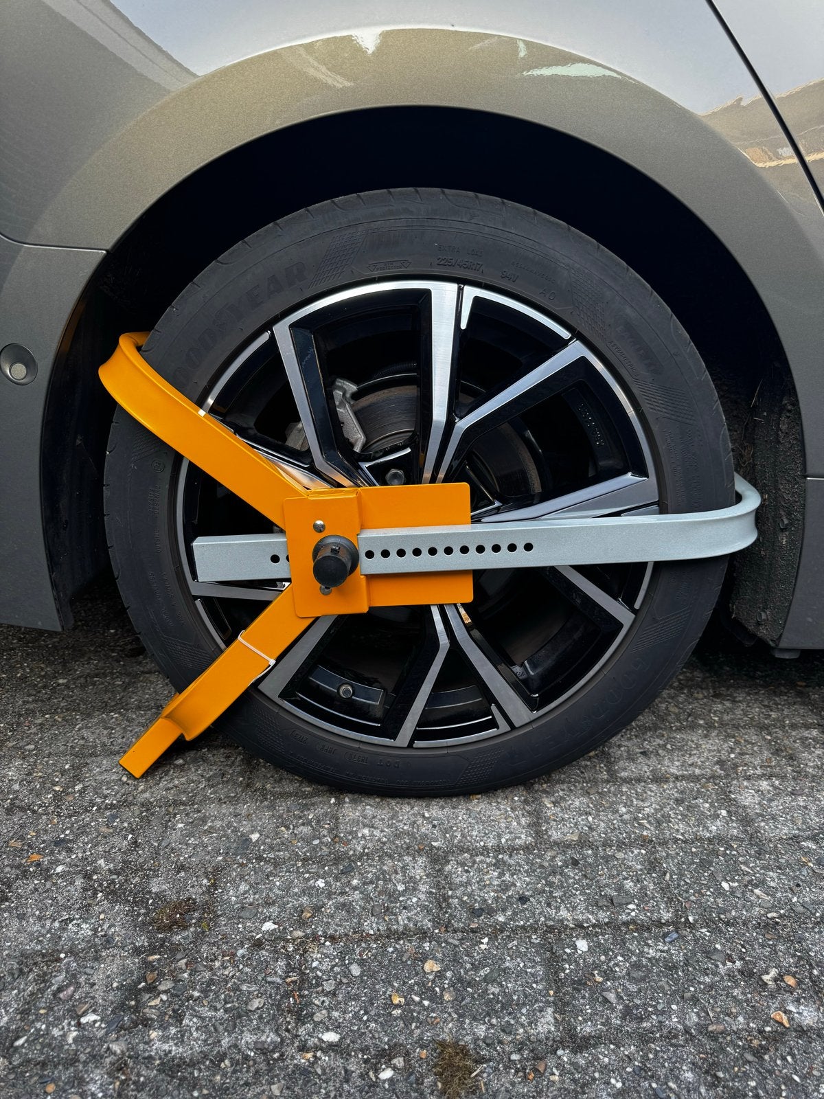 Wielklem / wielslot voor 13-16 inch wielen, Ophalen of Verzenden, Zo goed als nieuw