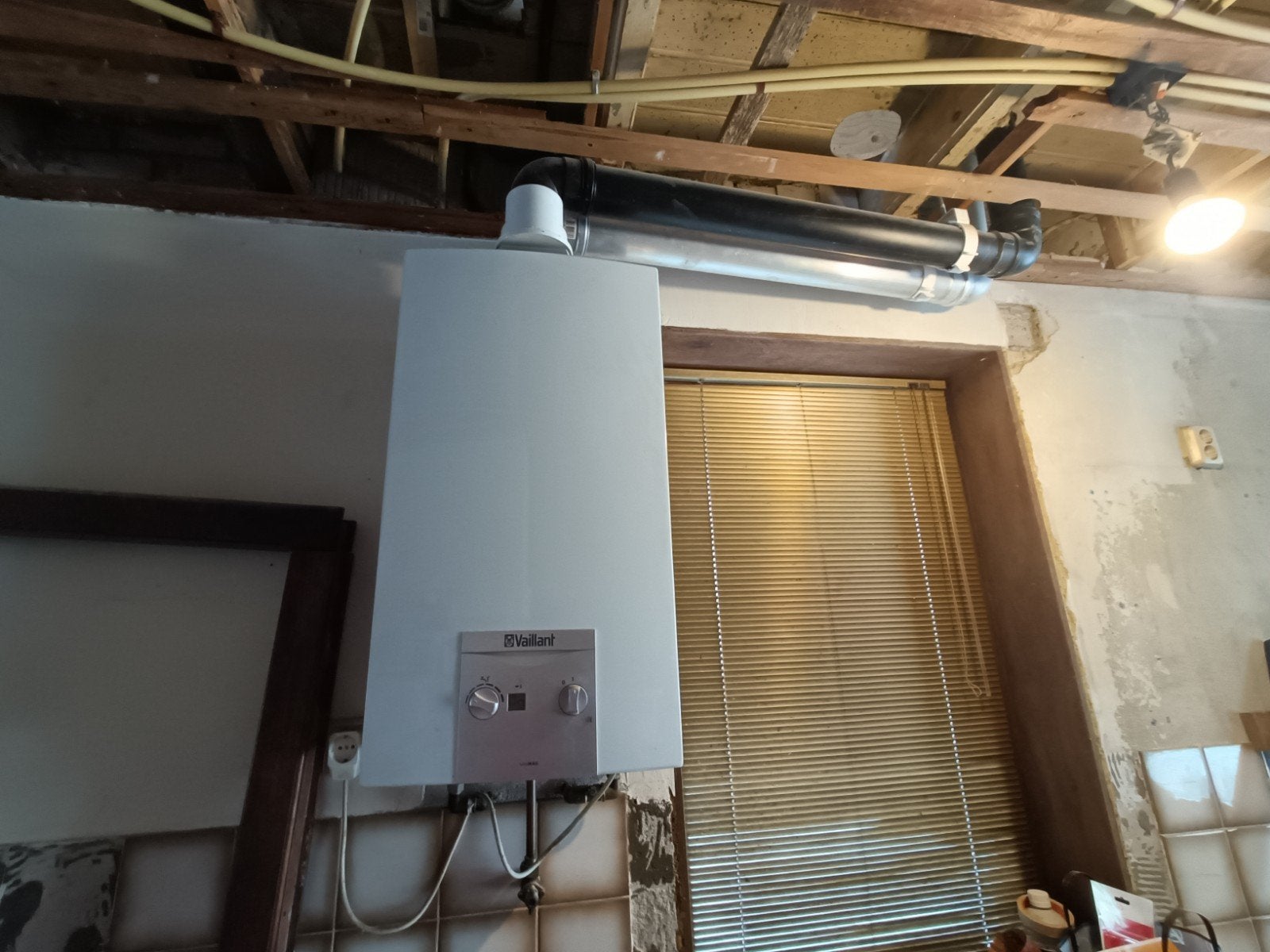 Vaillant turboMAG 17 Gasgeiser (Gesloten) + Rookgasafvoer, Ophalen, 30 tot 80 cm, Gebruikt, Cv-ketel of Combi-ketel