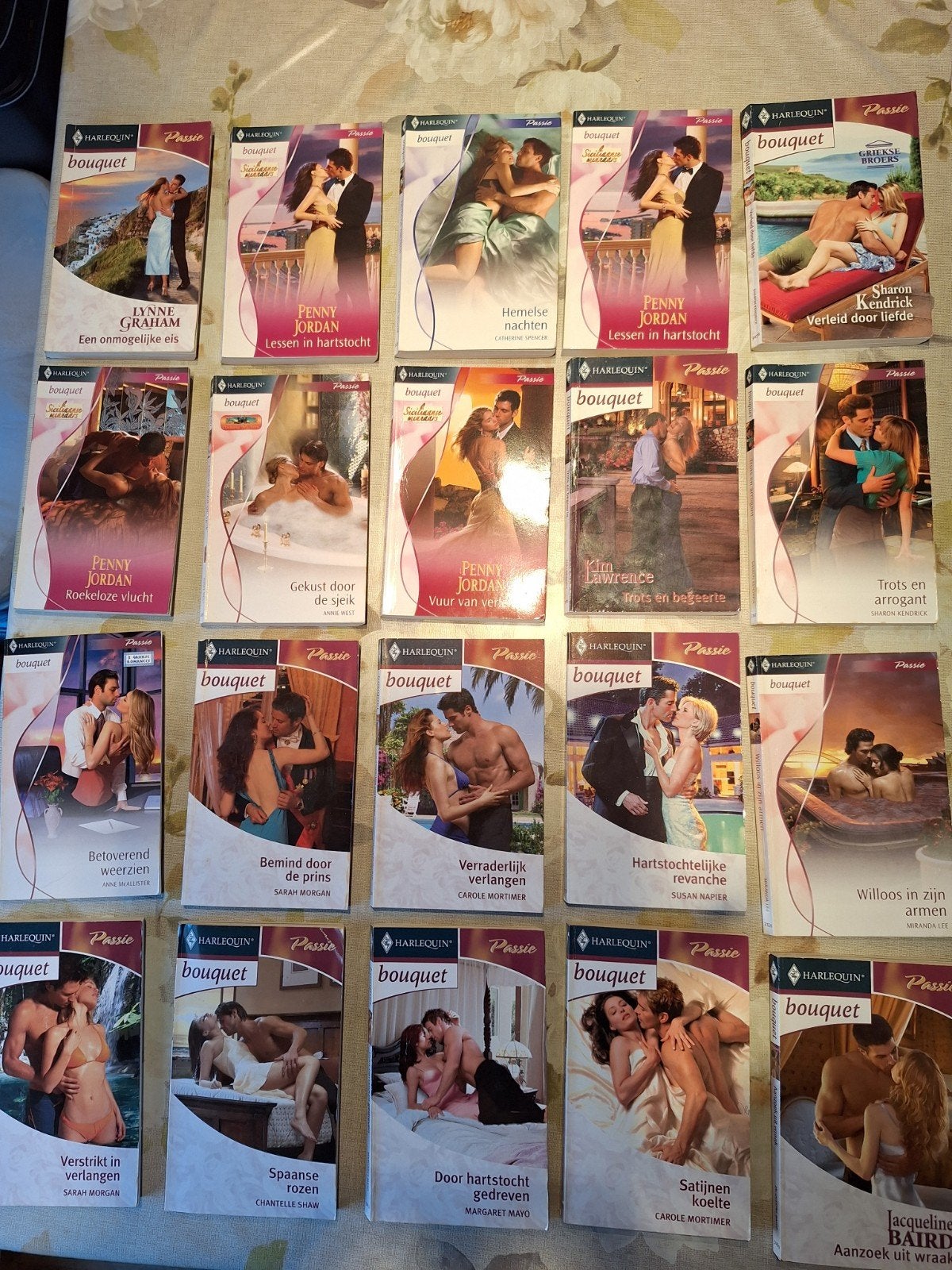 40x Harlequin Bouquet Passie Serie Romans, Boeken, Ophalen of Verzenden, Zo goed als nieuw