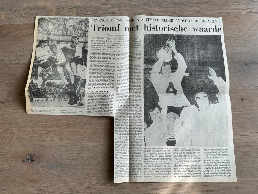 Voetbal krantenartikel Feyenoord Tottenham Hotspur mei 1974, Ophalen of Verzenden, 1960 tot 1980, Knipsel(s)