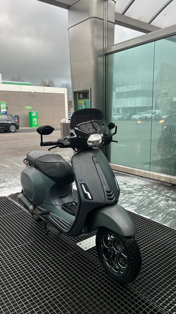 Vespa Sprint akrapovic!, Fietsen en Brommers, Scooters | Vespa, Gebruikt, Vespa S, Maximaal 45 km/u, Benzine, Ophalen