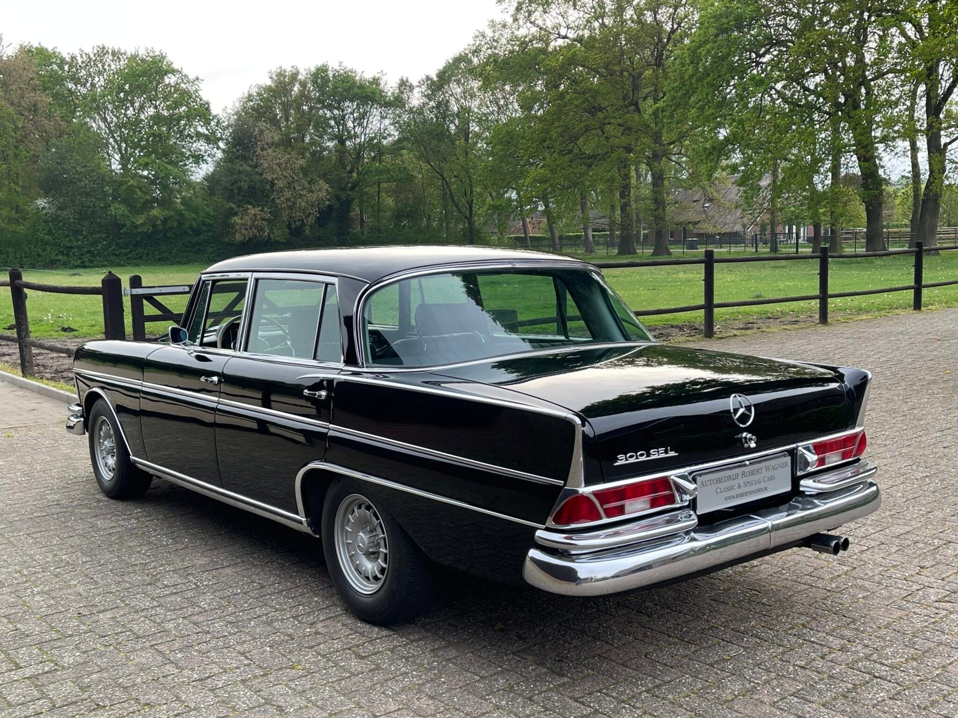 Mercedes-Benz 300 SEL W112 "Köningsflosse" gerestaureerd, foto 7