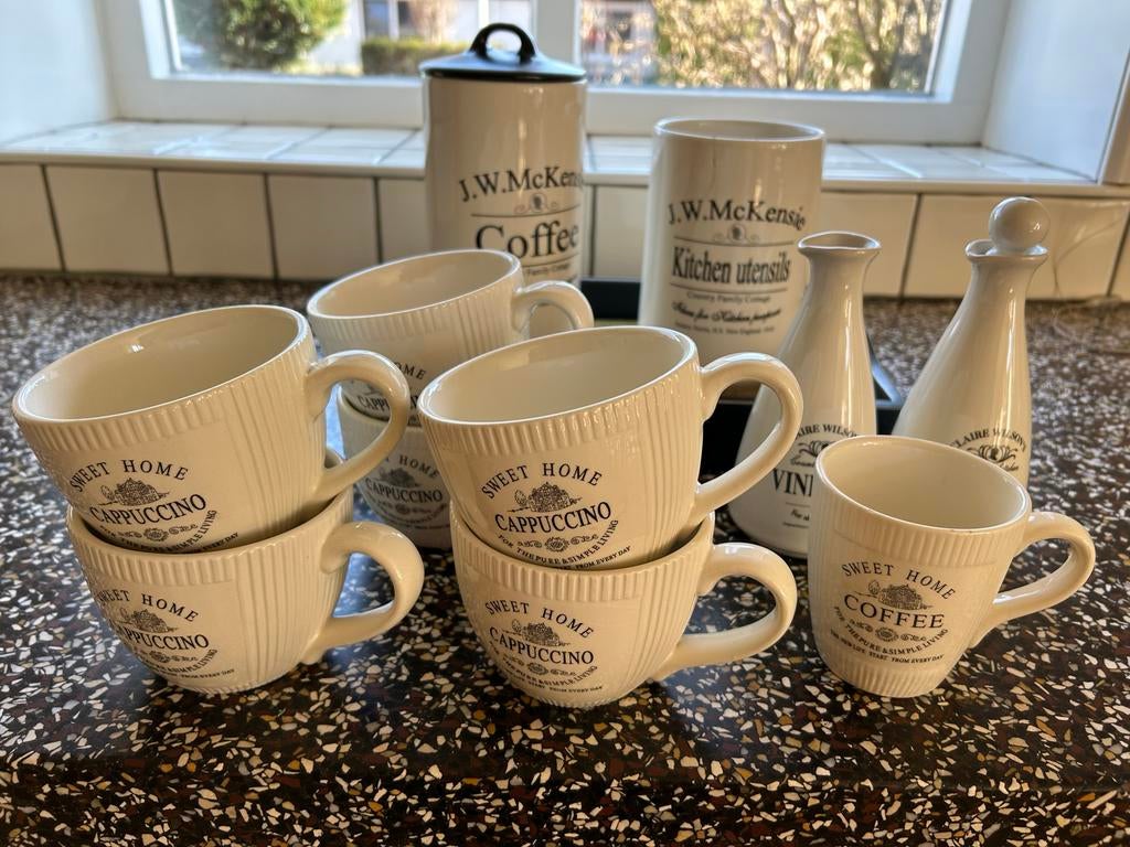 Servies set: kopjes, potten, olie- en azijnflessen, Huis en Inrichting, Keuken | Servies, Gebruikt, Keramiek, Ophalen of Verzenden