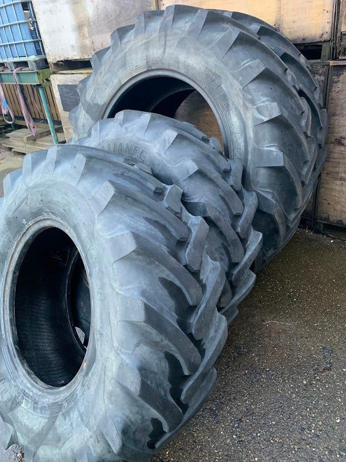 tractor banden 16.9R 24  18.4R 38, Zakelijke goederen, Agrarisch | Onderdelen | Banden, Velgen en Assen, Ophalen