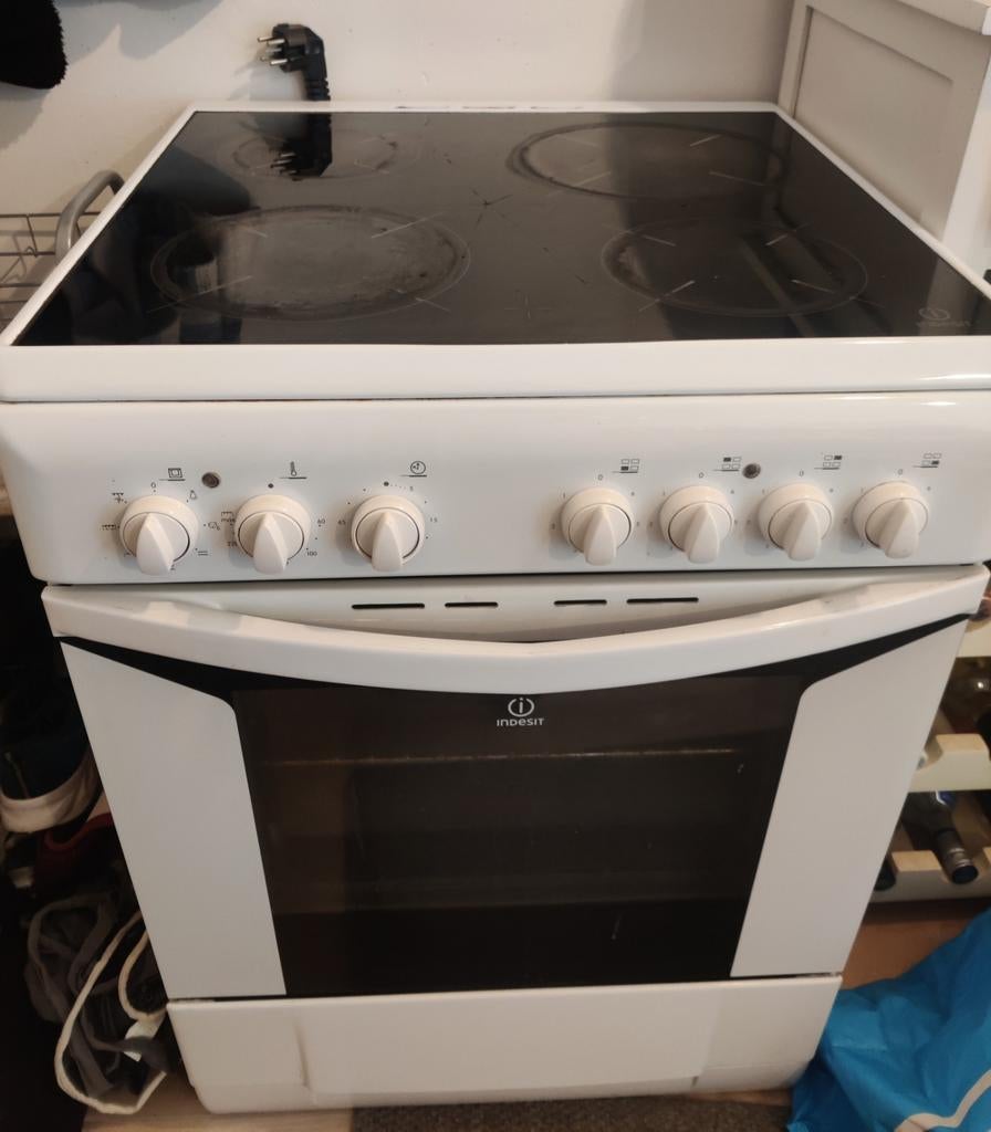 Indesit Fornuis met Keramische Kookplaat, Ophalen, Gebruikt, 60 cm of meer, Keramisch