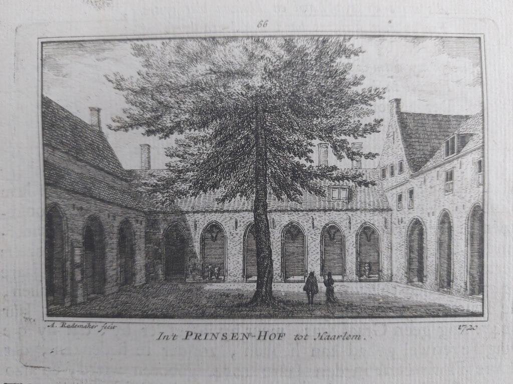 66 / in 't Prinsehof te Haarlem Gravure uit 18e eeuw, Ophalen of Verzenden