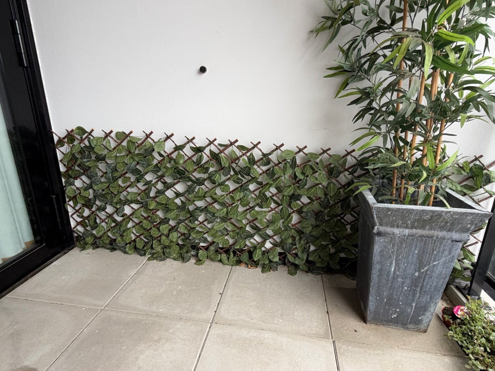 Uitschuifbaar Groen Rek met Kunstbladeren, Tuin en Terras, Ophalen, Kunststof, 150 tot 200 cm, Zo goed als nieuw