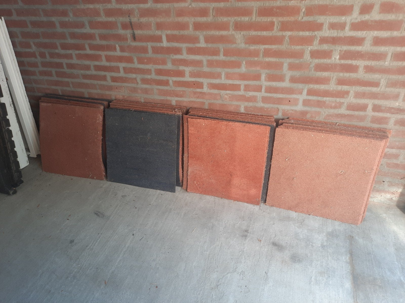 gratis  42 tapijttegels 50x50cm, Doe-het-zelf en Verbouw, Metselstenen, Ophalen, Gebruikt, Overige typen