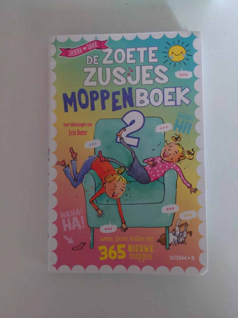 De Zoete Zusjes Moppenboek 2 - Janna & Saar, Boeken, Ophalen of Verzenden, Zo goed als nieuw, Janna & Saar, Moppen