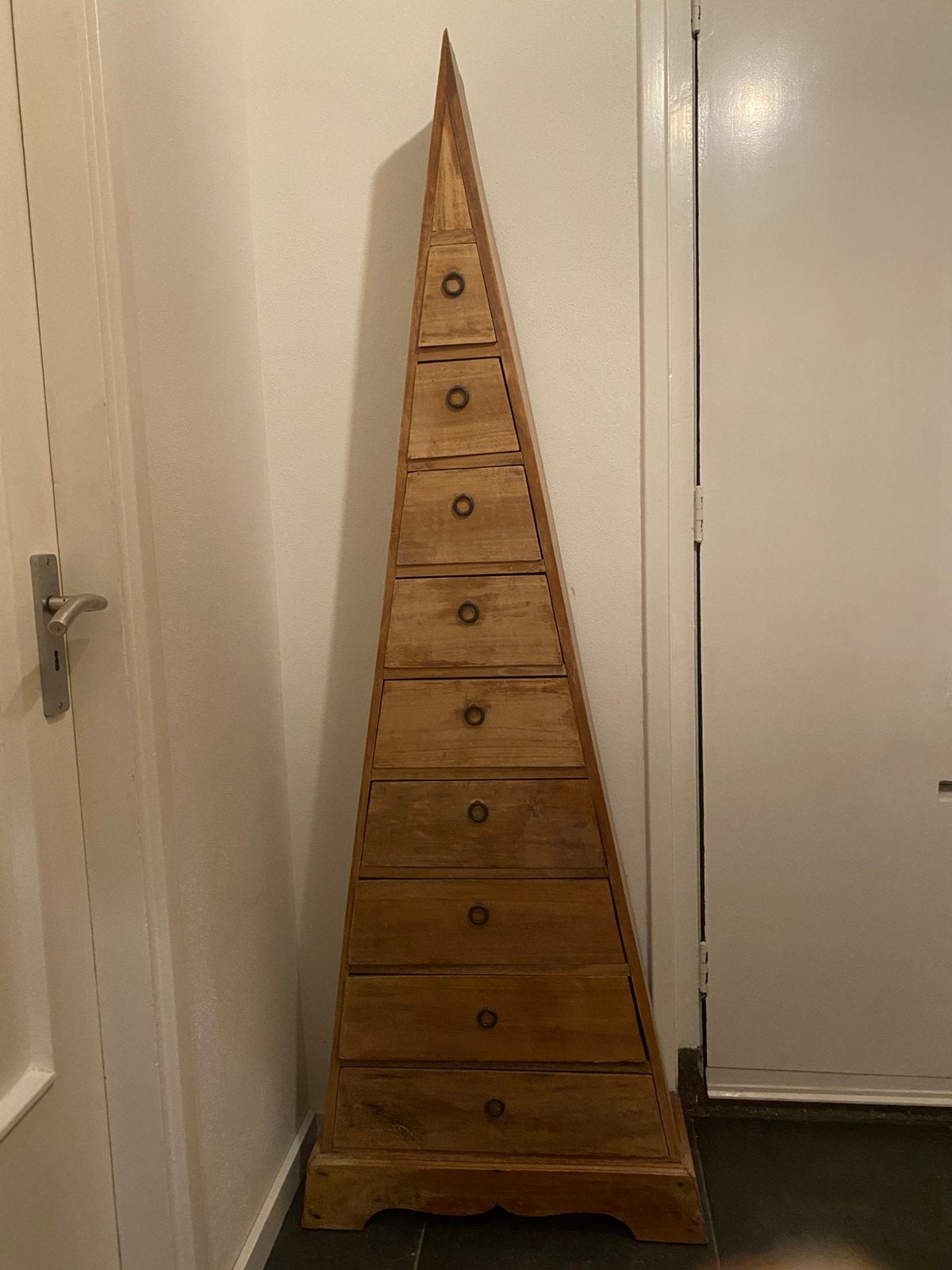 Te koop uniek driehoek ( kerstboom)kast, Ophalen, Gebruikt, Teakhout, 50 tot 100 cm