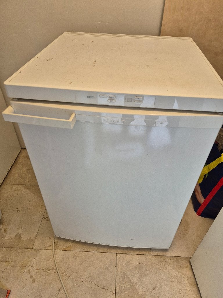 Miele Vriezer F12020S, Gebruikt, Ophalen, Vrieskast, 85 tot 120 cm