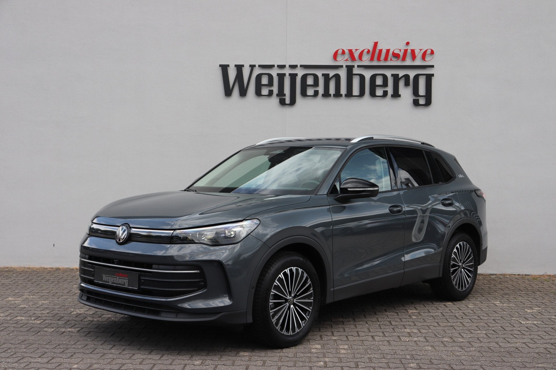 Volkswagen Tiguan 1.5 eTSI GOAL 360 Camera IQ LED ACC Navi, Auto's, Volkswagen, 12 maanden, Zwart, 4 cilinders, Leder en Stof