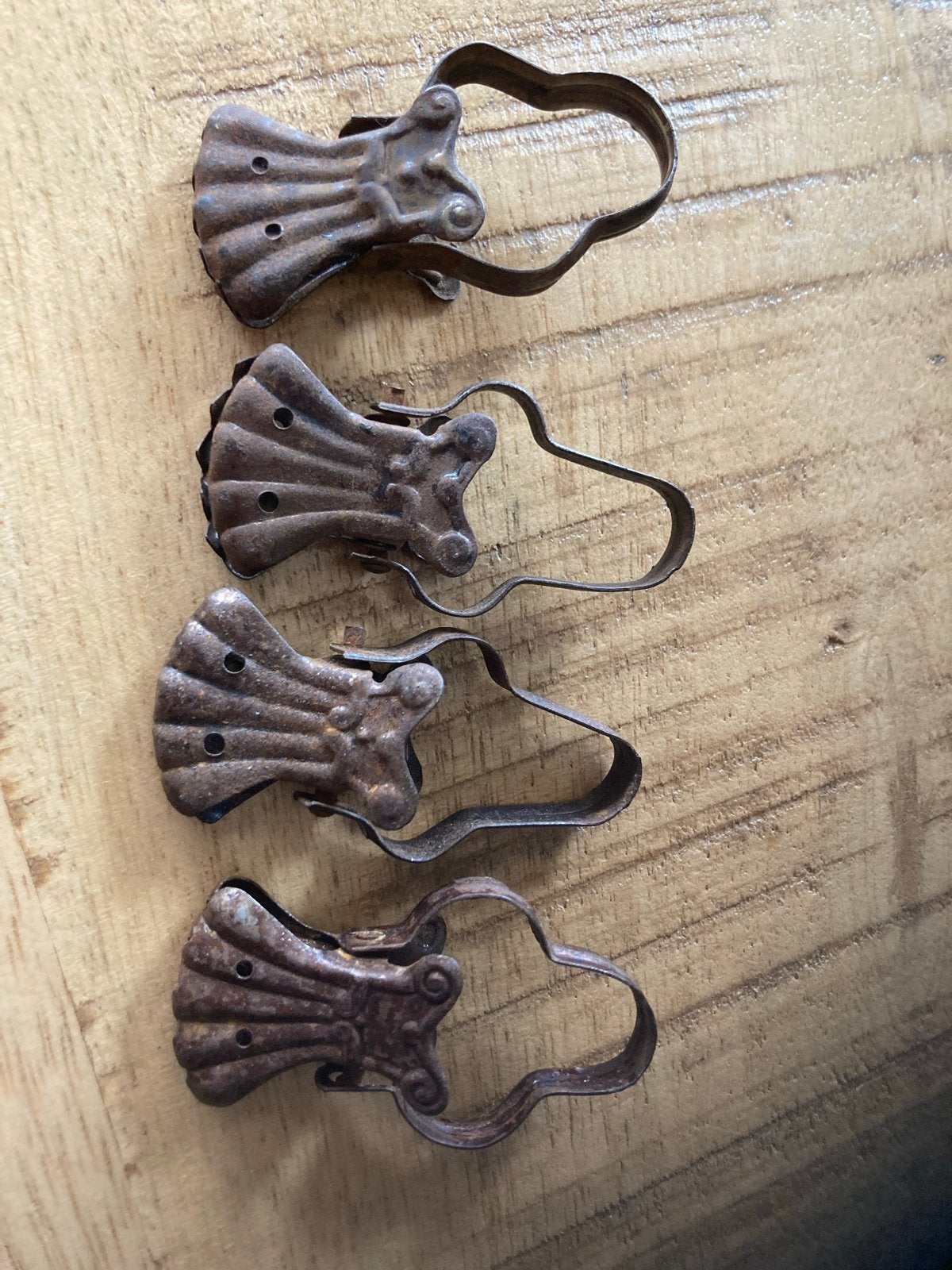 Antieke Brocante Franse Gordijnklemmen - Geschulpt Design, Ophalen of Verzenden