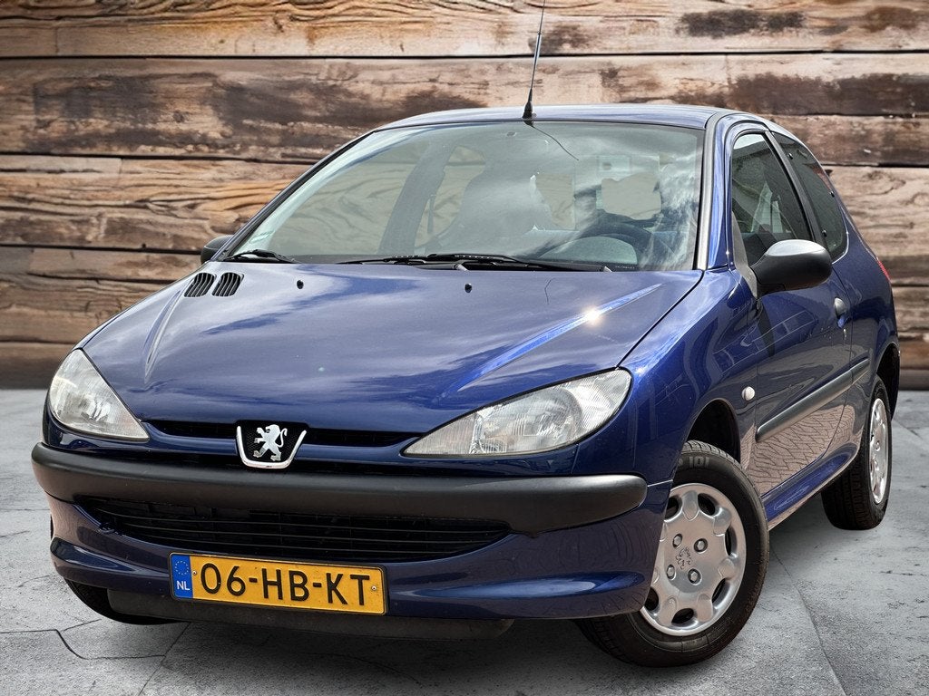 Peugeot 206 1.1 XN (bj 2001), Auto's, Oldtimers, Voorwielaandrijving, Stof, Airbags, Origineel Nederlands