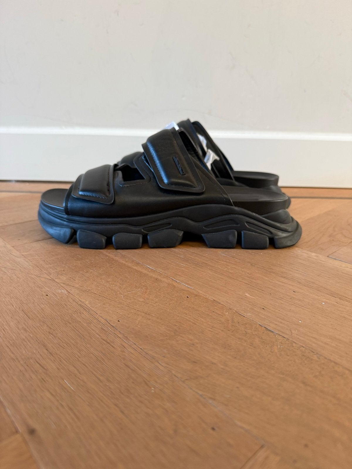 Zwarte Charles & Keith sandalen, maat 41, Ophalen of Verzenden, Nieuw, Zwart, Sandalen of Muiltjes