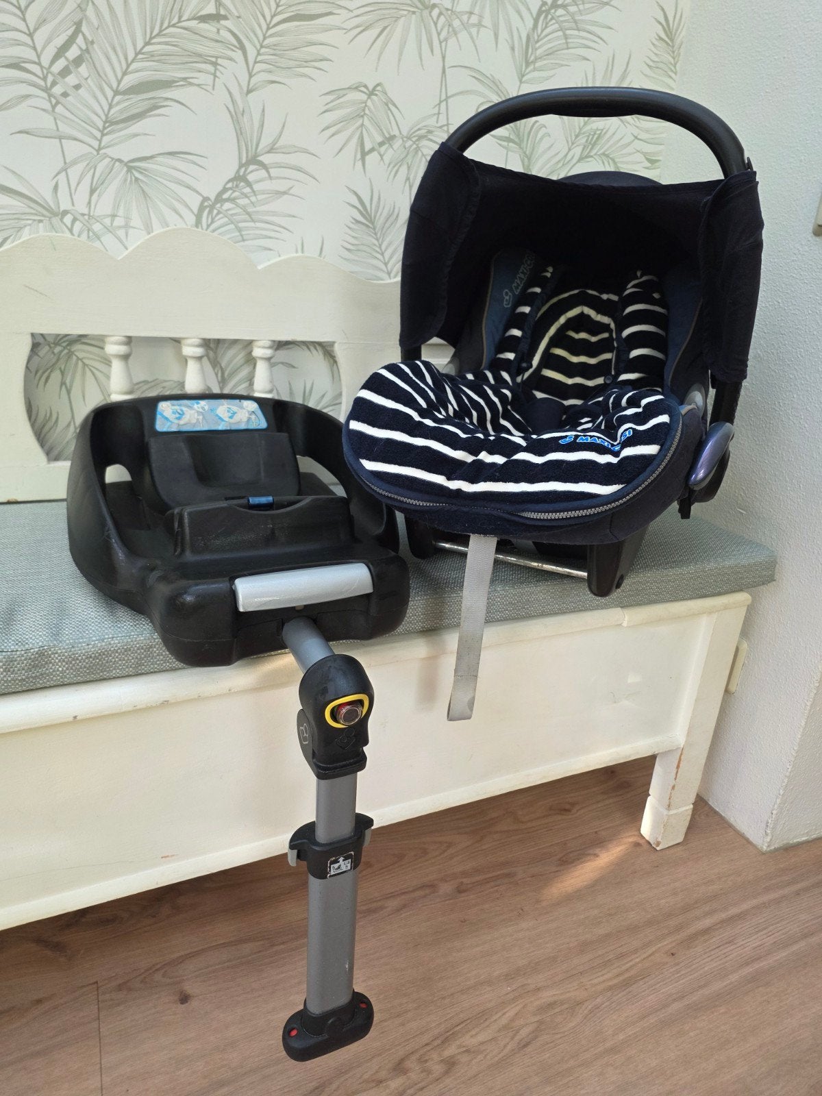 Maxi-Cosi autostoel met EasyFix base en voetenzak, Ophalen, Autogordel of Isofix, Gebruikt, Zijbescherming