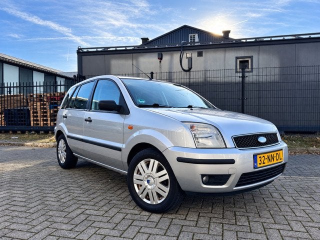 Ford Fusion 1.6-16V Centennial Trekhaak, Auto's, Voorwielaandrijving, 1596 cc, Gebruikt, Zwart