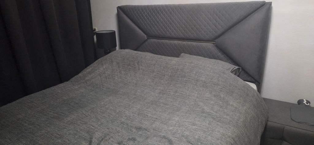 Boxspring 160 x 200 | 2 nachtkastjes | 2 jaar oud, Ophalen, Tweepersoons, Zo goed als nieuw, 200 cm