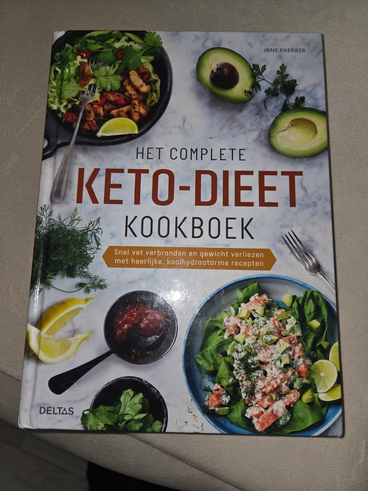 Complete keto-dieet (kook)boek, Ophalen of Verzenden, Zo goed als nieuw, Jane Faerber