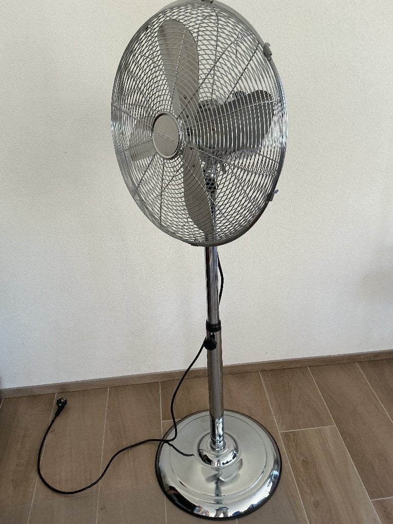 Statiefventilator, Ophalen, Zo goed als nieuw, Statiefventilator