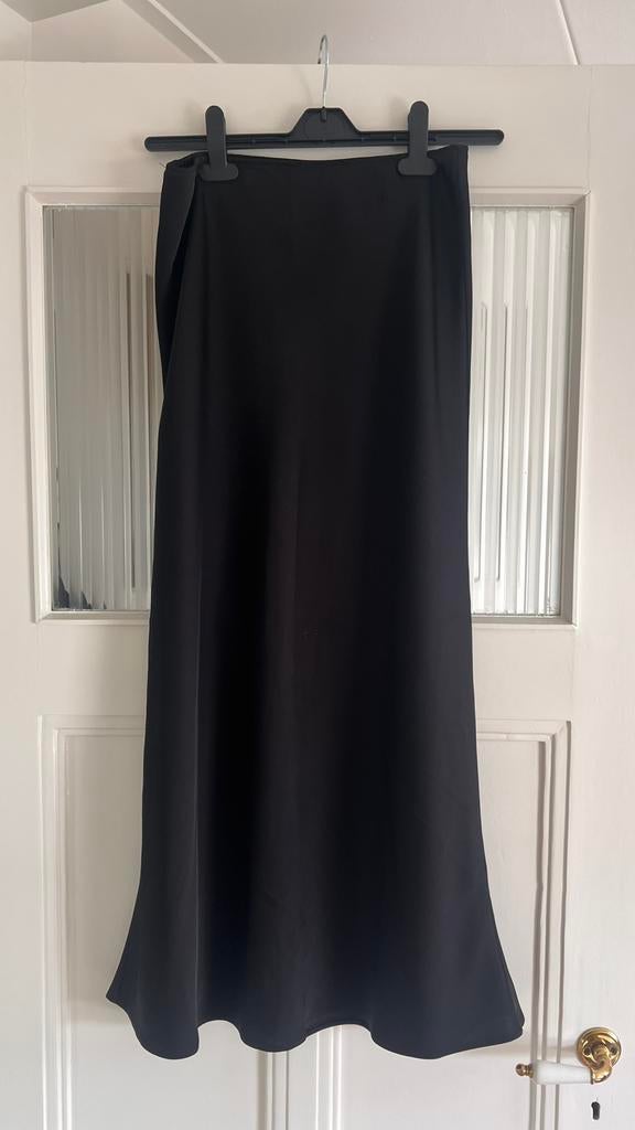 Zwarte satijnen midirok van Asos Tall, maat 40, Maat 38/40 (M), Zwart, Ophalen of Verzenden, Zo goed als nieuw