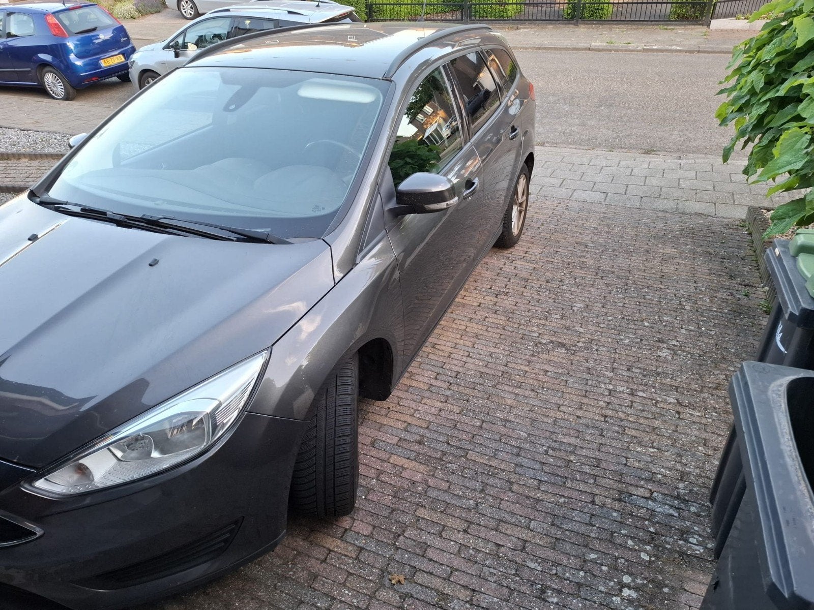 MOET WEG!! Ford Focus 1.0 Ecoboost 100pk 2015 Grijs, Auto's, Stof, Zwart, 100 pk, Origineel Nederlands
