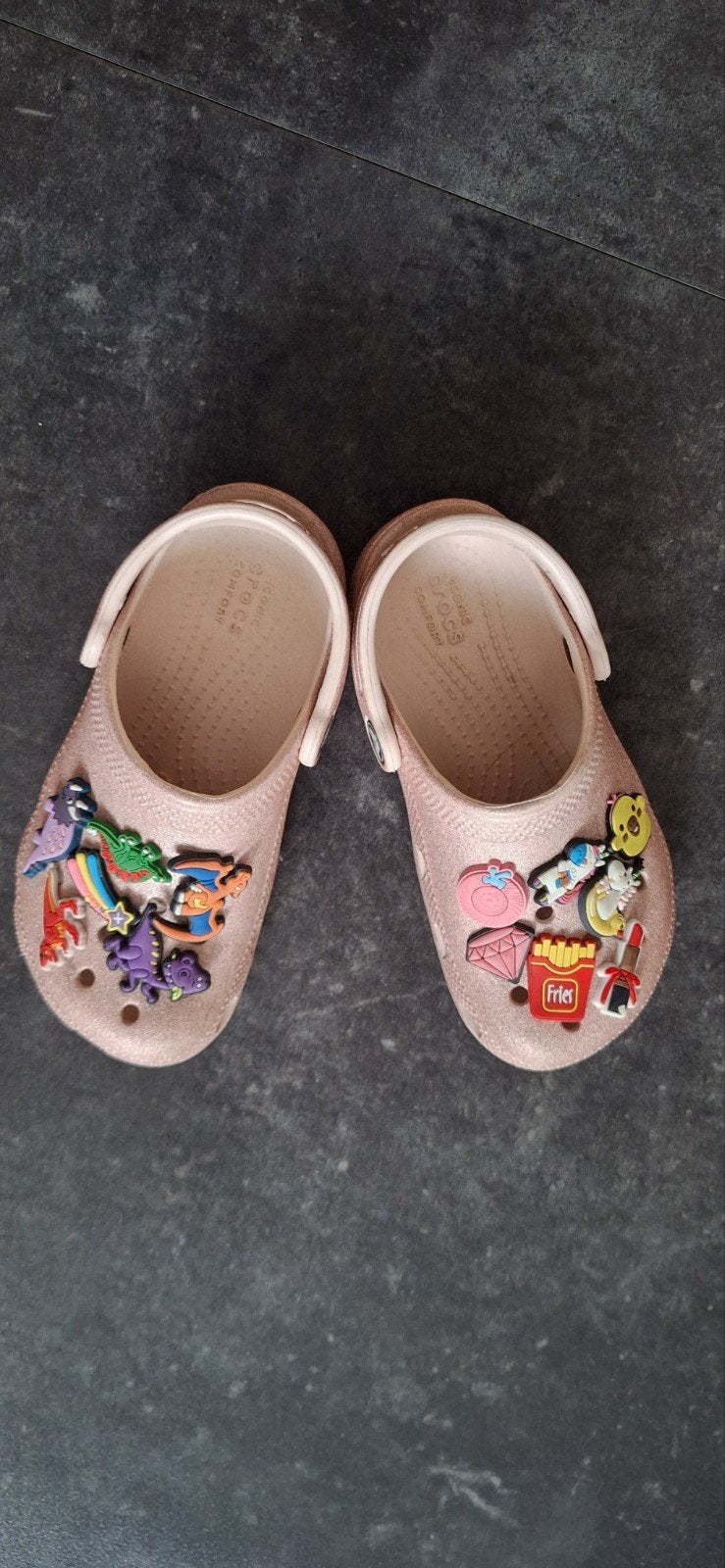 Roze Crocs met Jibbitz maat C 11/ 28-29, Crocs, Meisje, Overige typen, Ophalen of Verzenden