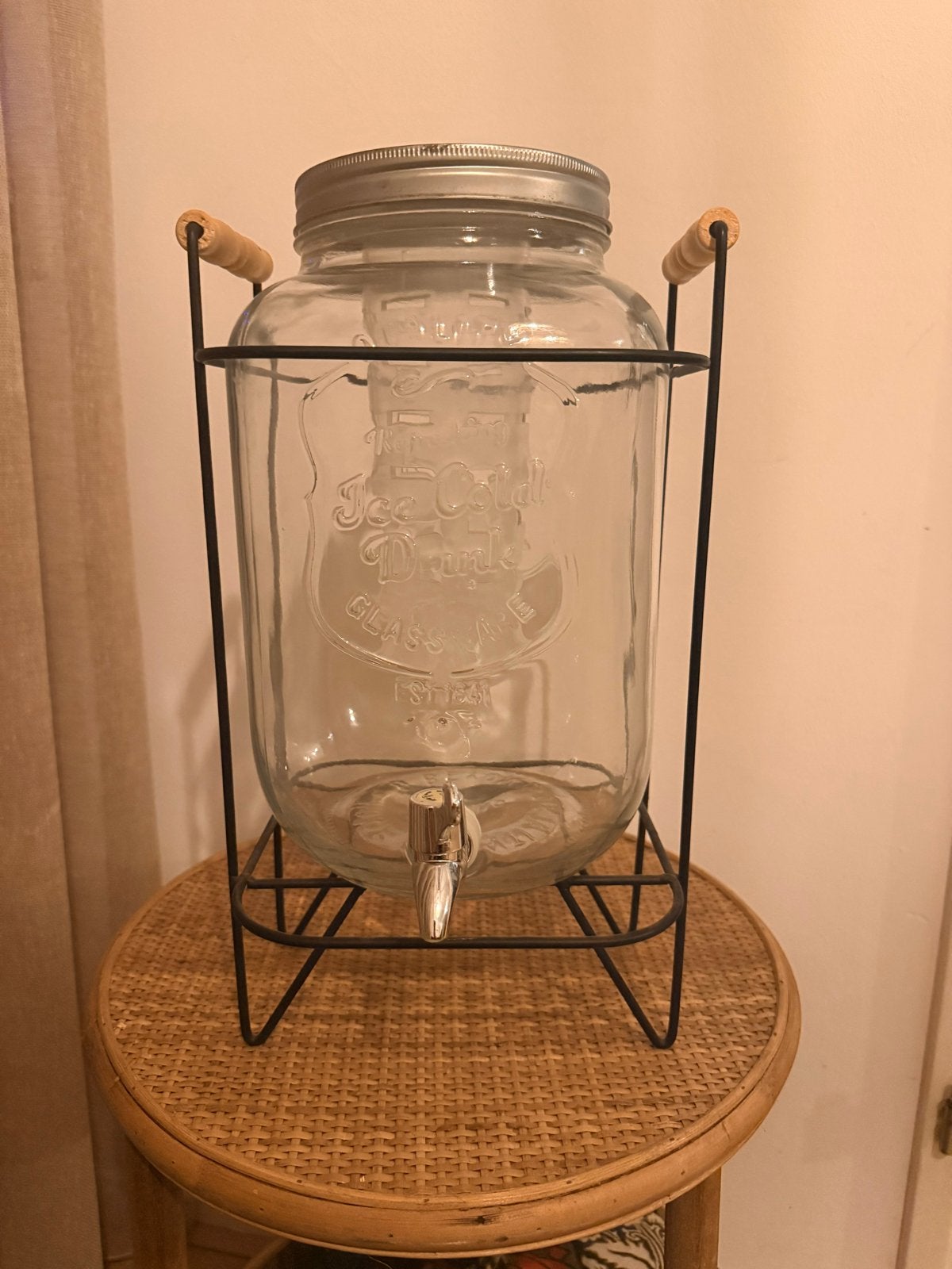 Glazen drankdispenser met tapkraan en standaard, Huis en Inrichting, Keuken | Keukenbenodigdheden, Ophalen, Zo goed als nieuw