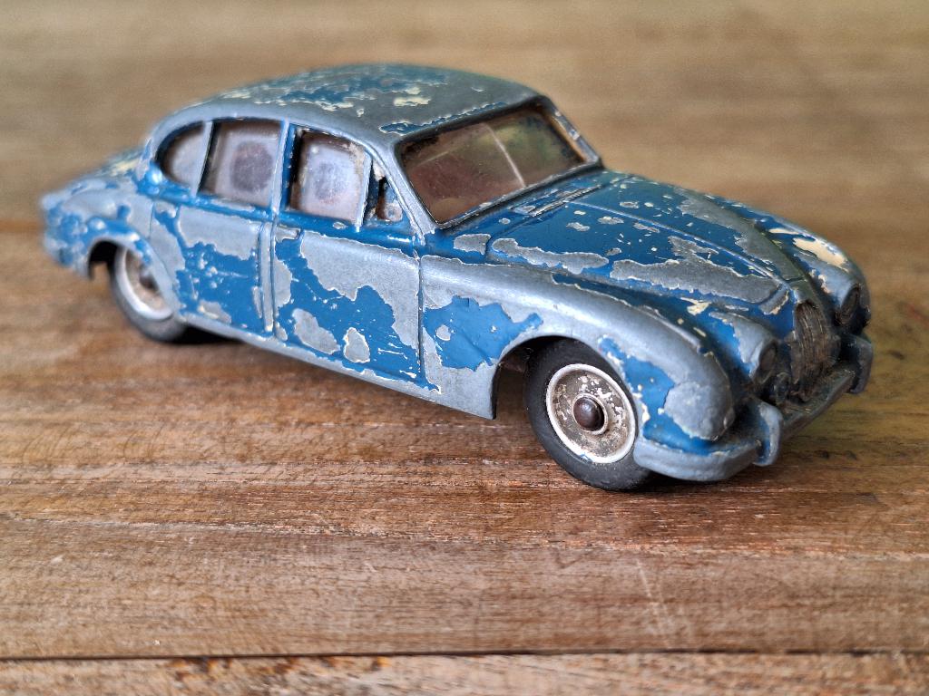 Dinky Toys Jaguar 3.4 Litre uit 1960, Ophalen of Verzenden, Gebruikt, Auto, Dinky Toys