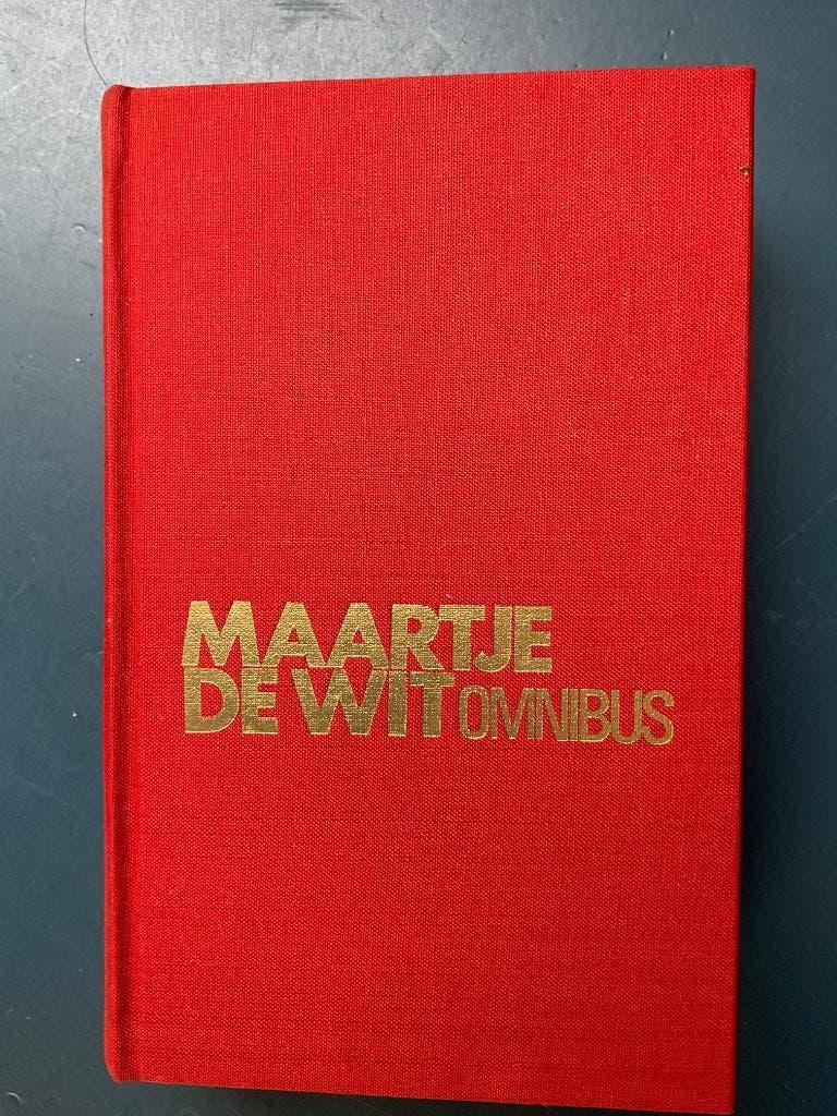 Maartje de Wit omnibus  Jan de Vries en Margreet Reiss., Boeken, Romans, Zo goed als nieuw, Nederland, Ophalen of Verzenden