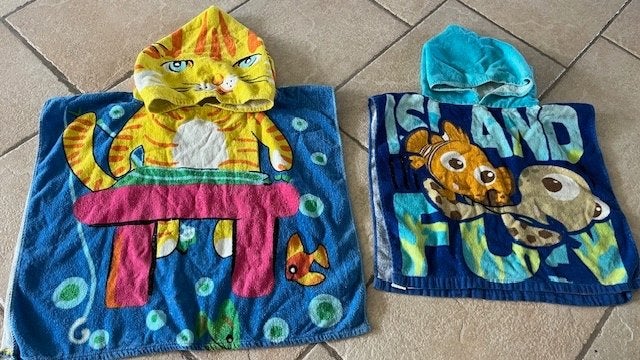 Strandponcho nemo en tijger, poncho kind 2 stuks. 60X54, Ophalen of Verzenden, Gebruikt