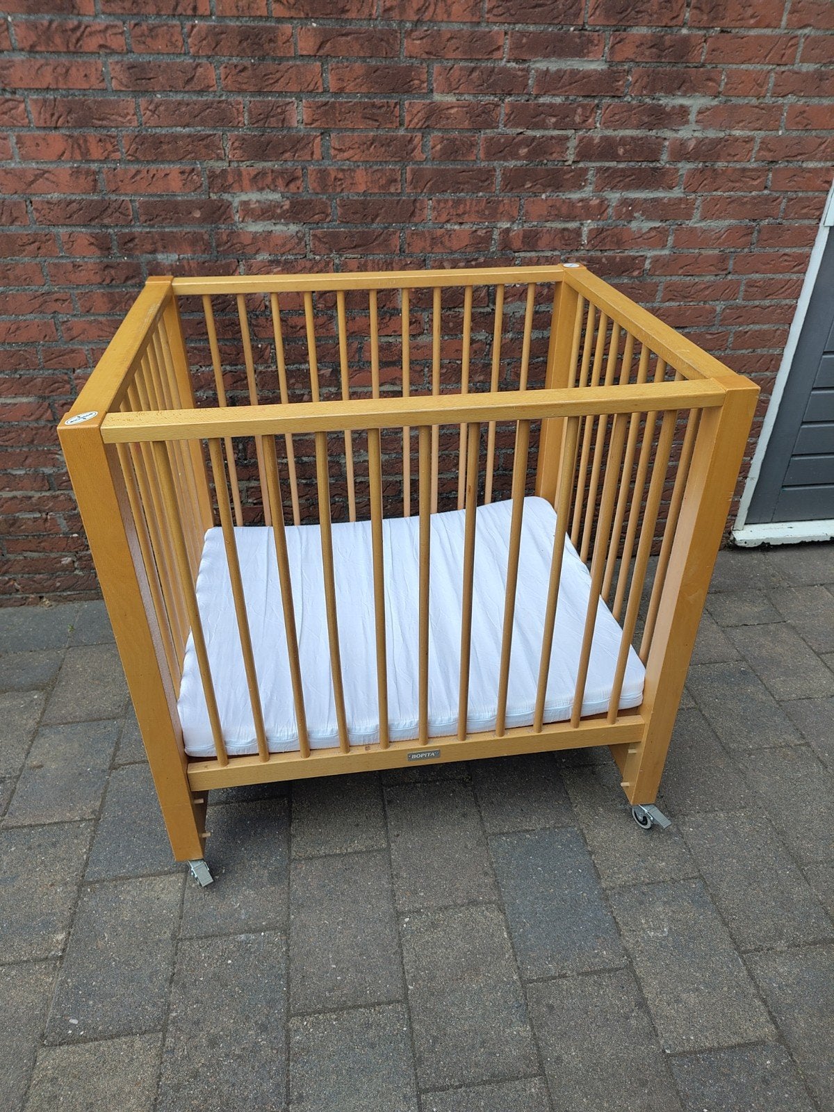 Houten baby box met lade en wieltjes, inclusief 2 boxkleden, Kinderen en Baby's, Boxen, Ophalen, Gebruikt, Vierkant, Wieltjes