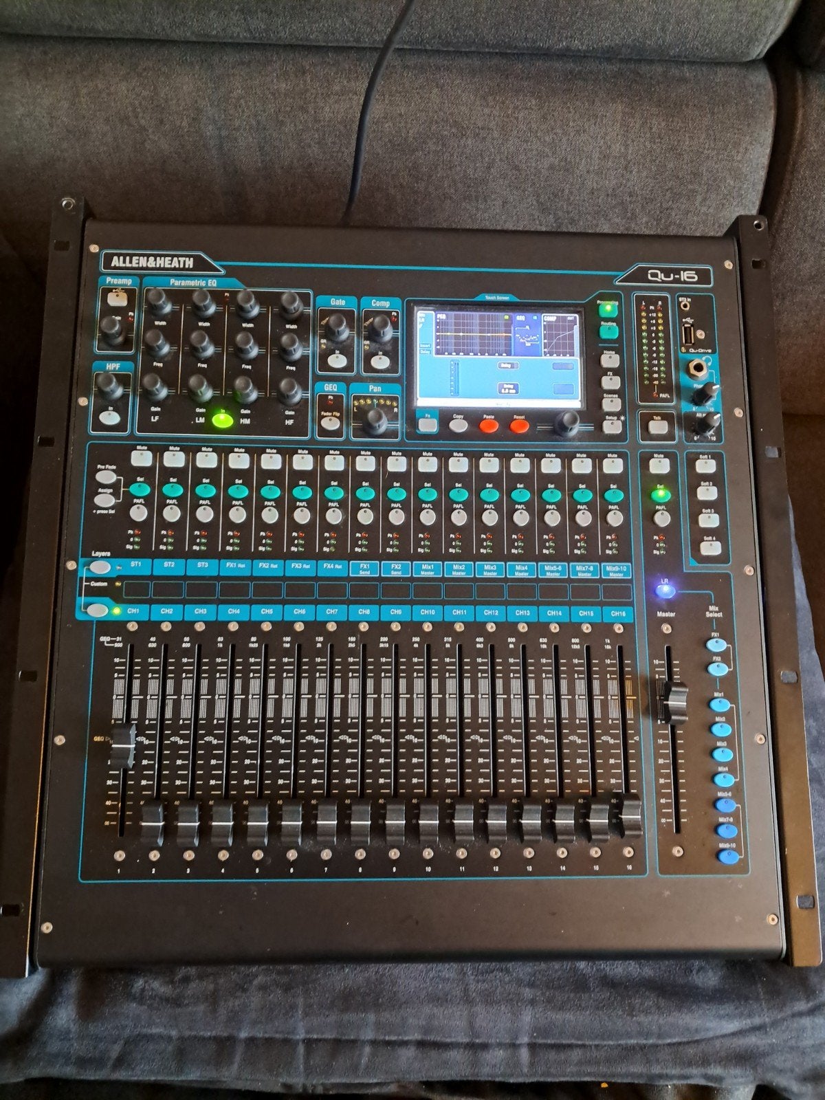 Allen & Heat Qu-16 digitale mengtafel incl. rackmounts, Ophalen of Verzenden, Zo goed als nieuw, 10 tot 20 kanalen