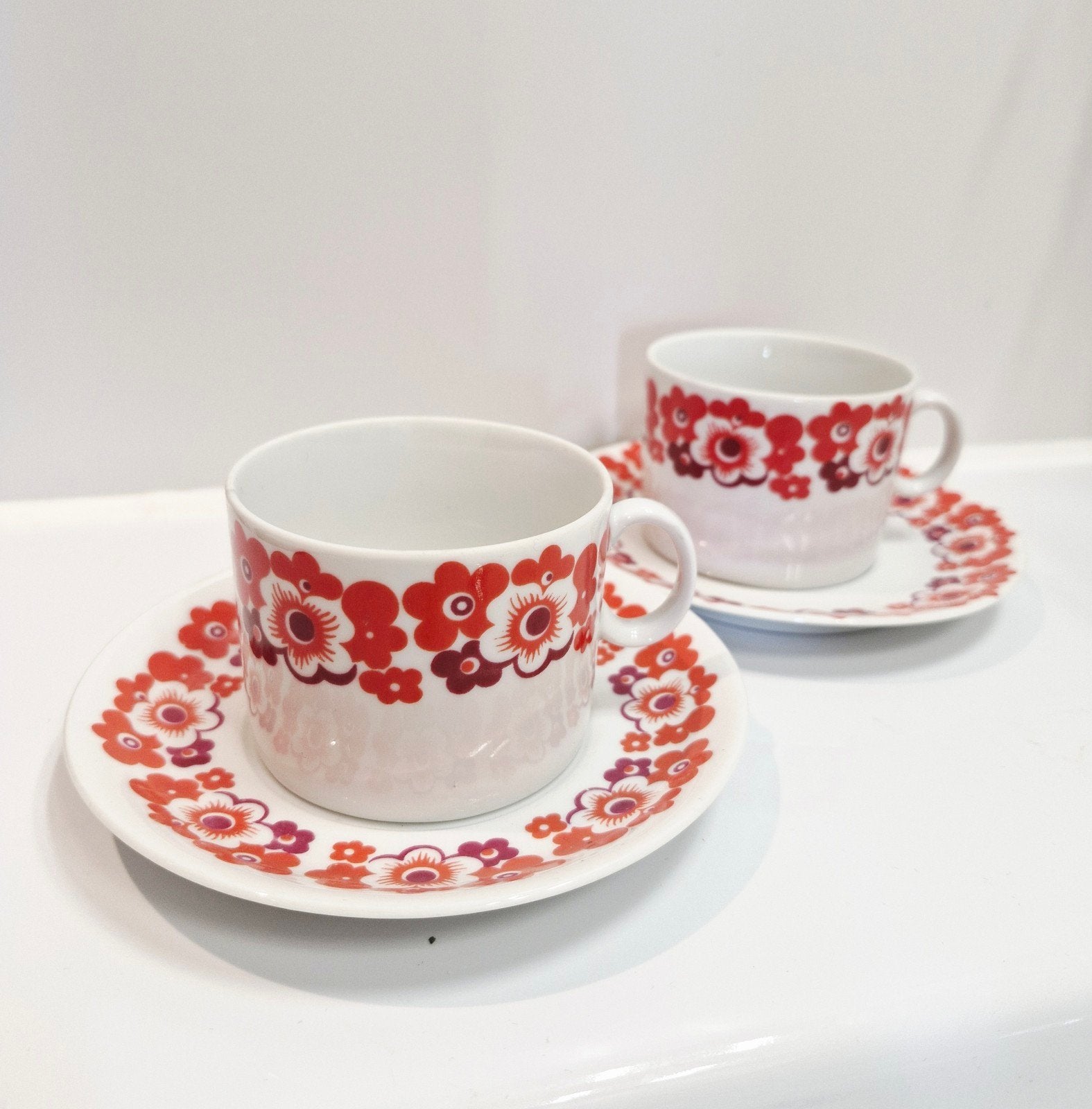 Vintage kopjes en schotels in de stijl van Arabia Krokus, Ophalen of Verzenden
