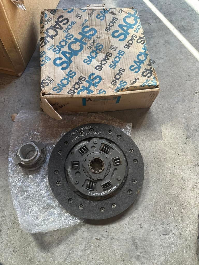 Mercedes w123 diesel  koppelings plaat nieuw, Ophalen of Verzenden, Nieuw