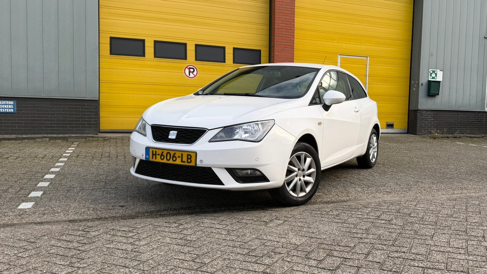 Seat Ibiza 1.4 63KW 3DRS 2013 SportCoupé, Auto's, Voorwielaandrijving, Stof, 40 €/maand, Zwart
