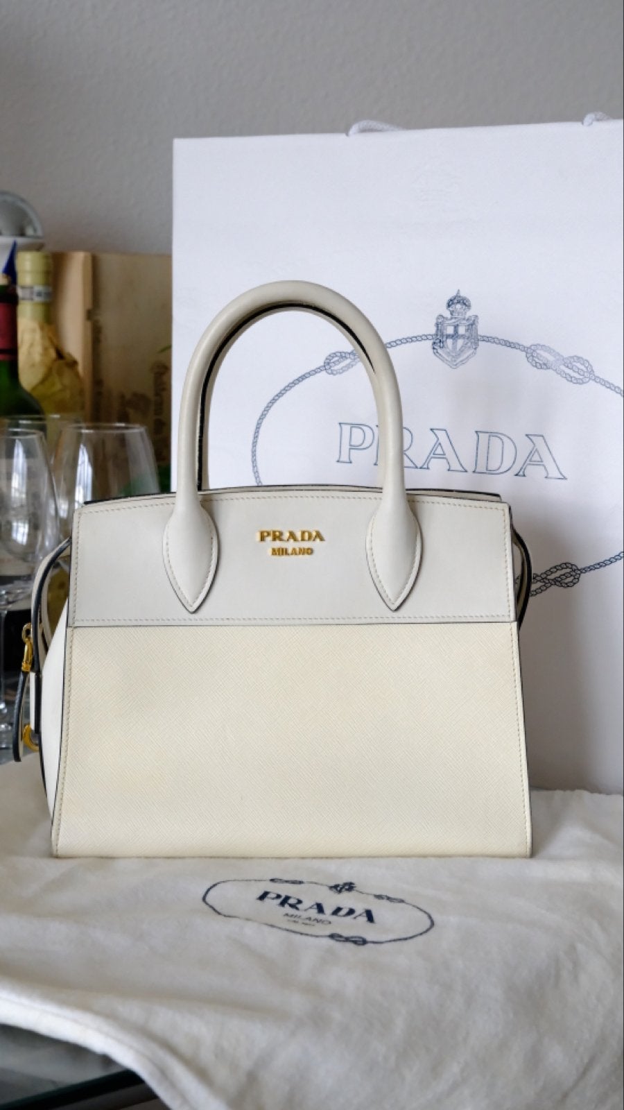 Prada Saffiano Dames Handtas - Crème/Wit, Sieraden, Tassen en Uiterlijk, Tassen | Damestassen, Ophalen of Verzenden, Zo goed als nieuw