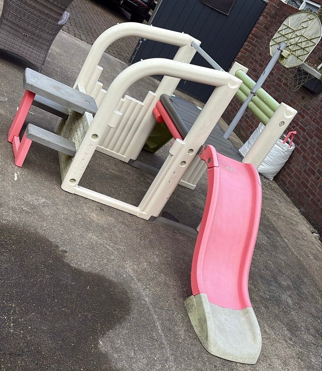 Smoby speelhuisje met glijbaan, Kinderen en Baby's, Speelgoed | Buiten | Speeltoestellen, Ophalen, Gebruikt, Glijbaan