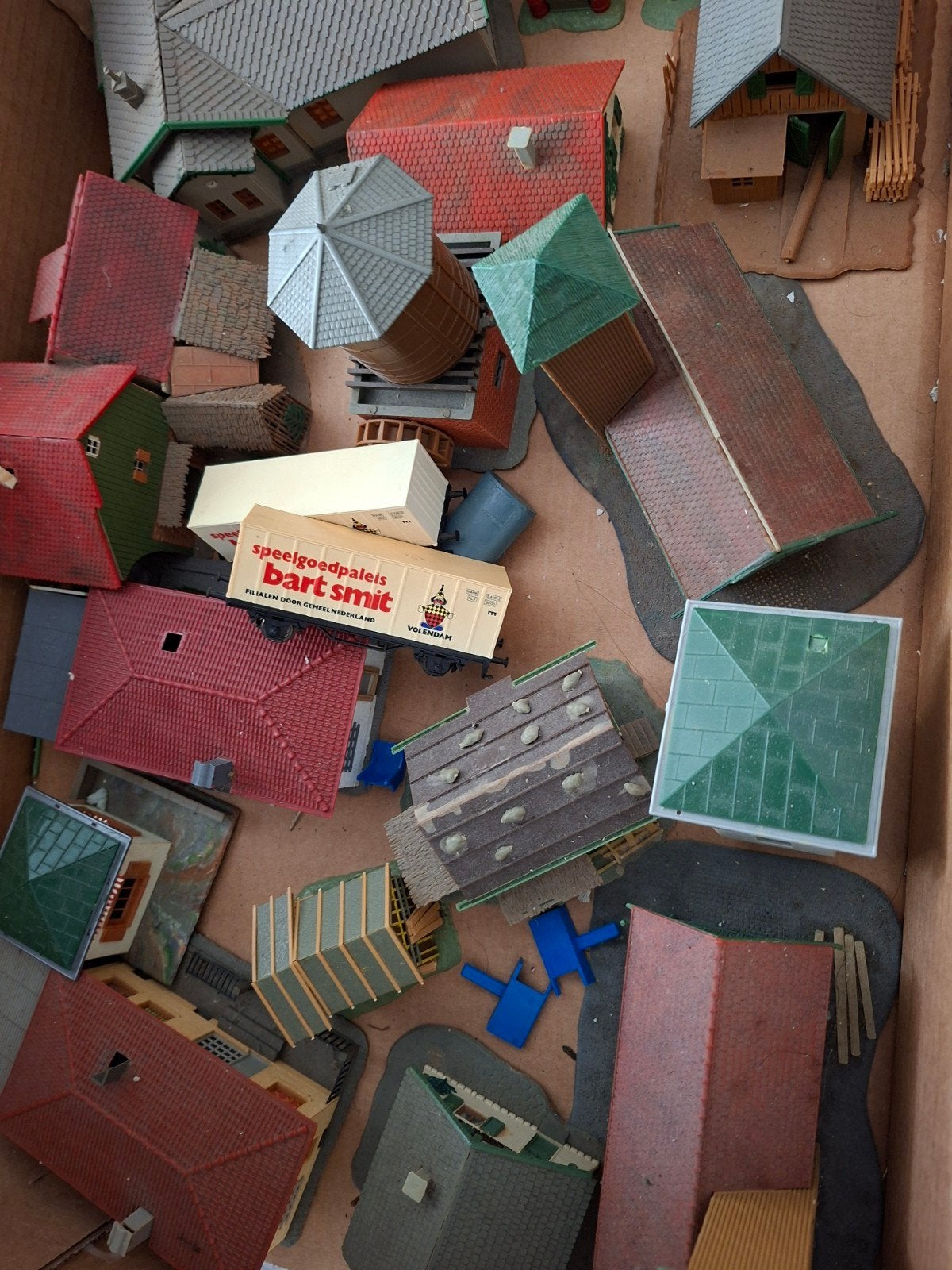 Huisjes en brugopritten . Incompleet gebruikt..HO schaal, Hobby en Vrije tijd, Modeltreinen | H0, Overige merken, Gebruikt, Gelijkstroom of Wisselstroom
