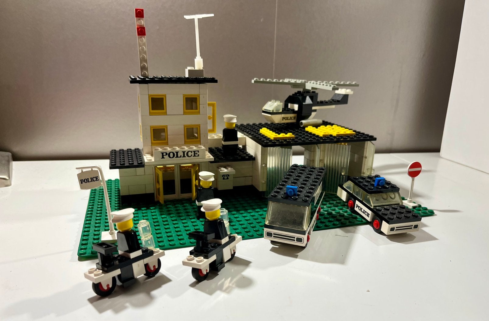 370 Vintage Lego hoofdbureau politie, Verzenden, Gebruikt